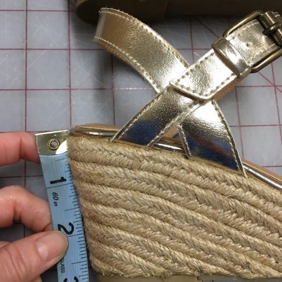 G.H. Bass & co. Metallic gold strapped sandals 6 - Picture 8 of 8